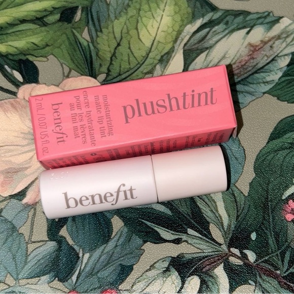 MAKEUP BUNDLE WITH BAG- NEW SKINCARE & MAKEUP PRODUCTS!  🧖🏽‍♀️ 💄 - Picture 8 of 10